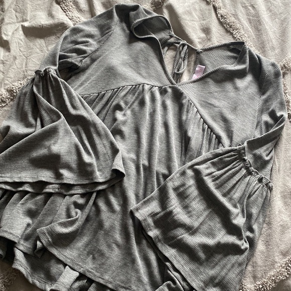 Pink Lily Grey Peplum Top - Picture 2 of 5